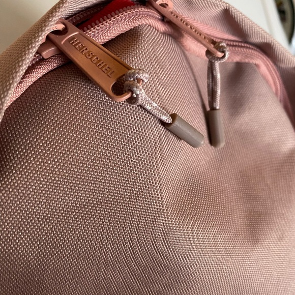 Herschel Backpack - Picture 4 of 8